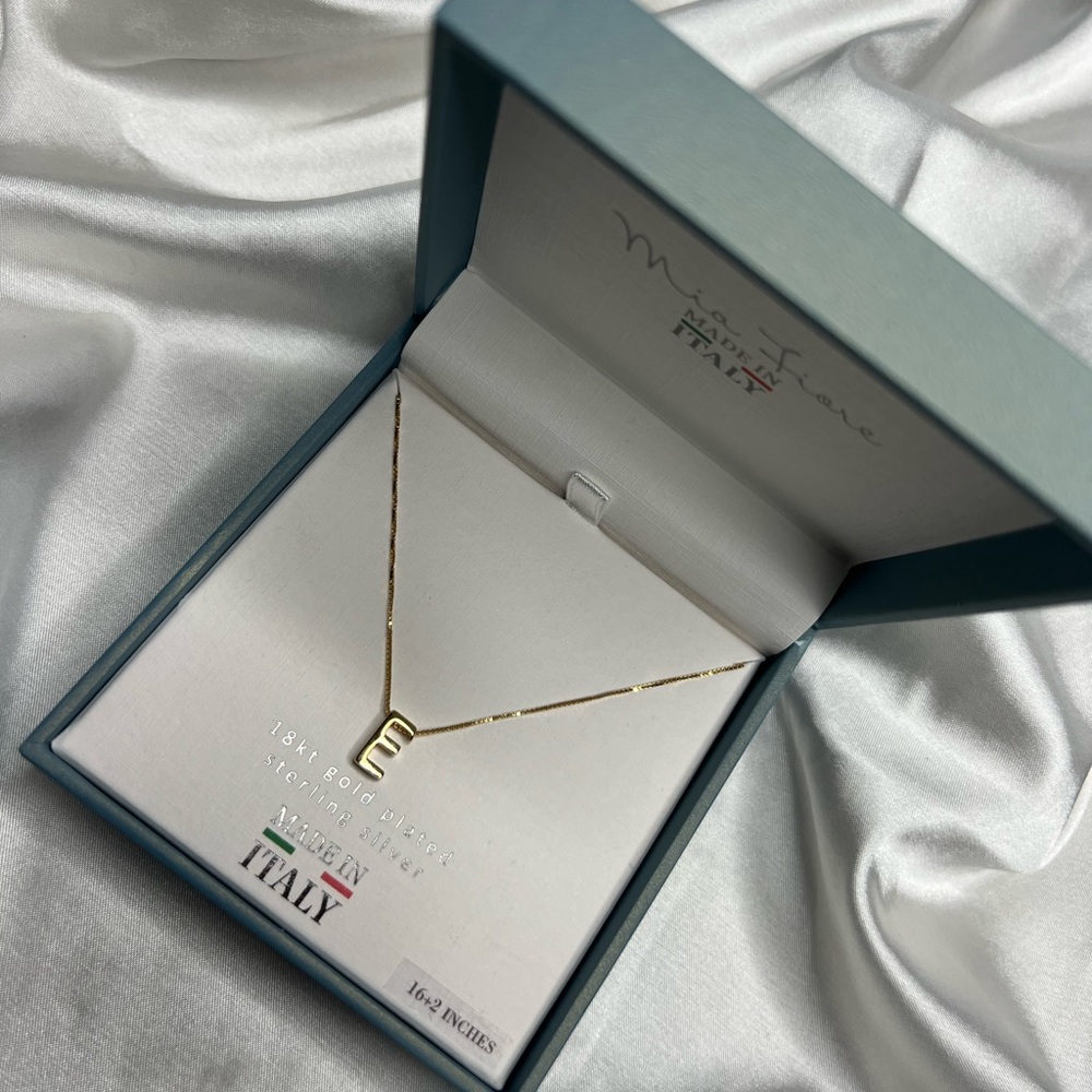 Letter Necklace 💕 - Picture 2 of 2